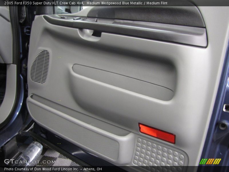 Medium Wedgewood Blue Metallic / Medium Flint 2005 Ford F350 Super Duty XLT Crew Cab 4x4
