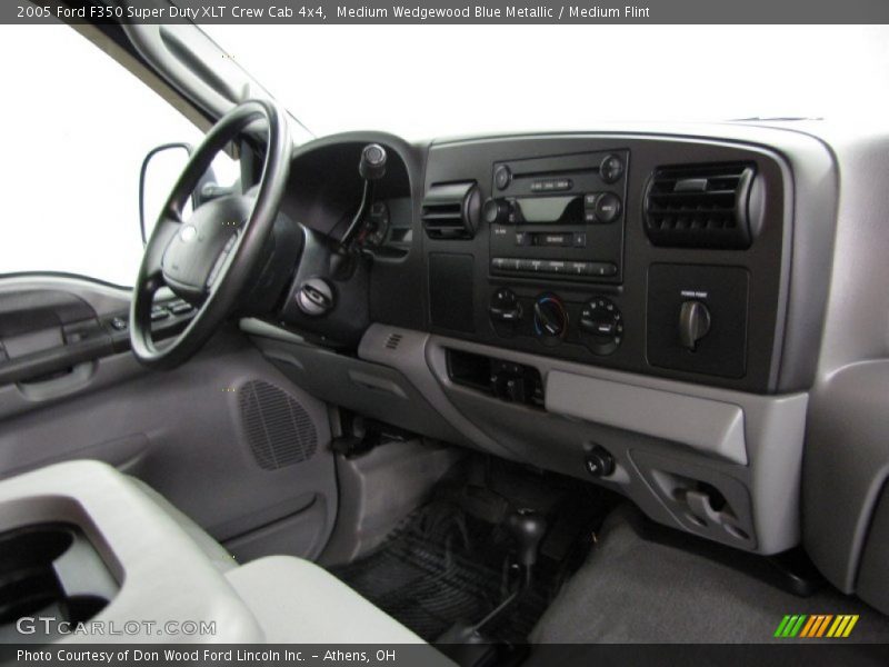Medium Wedgewood Blue Metallic / Medium Flint 2005 Ford F350 Super Duty XLT Crew Cab 4x4