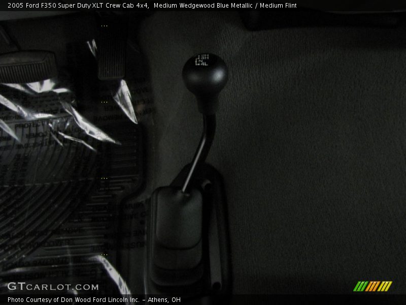 Medium Wedgewood Blue Metallic / Medium Flint 2005 Ford F350 Super Duty XLT Crew Cab 4x4