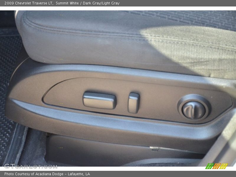 Summit White / Dark Gray/Light Gray 2009 Chevrolet Traverse LT