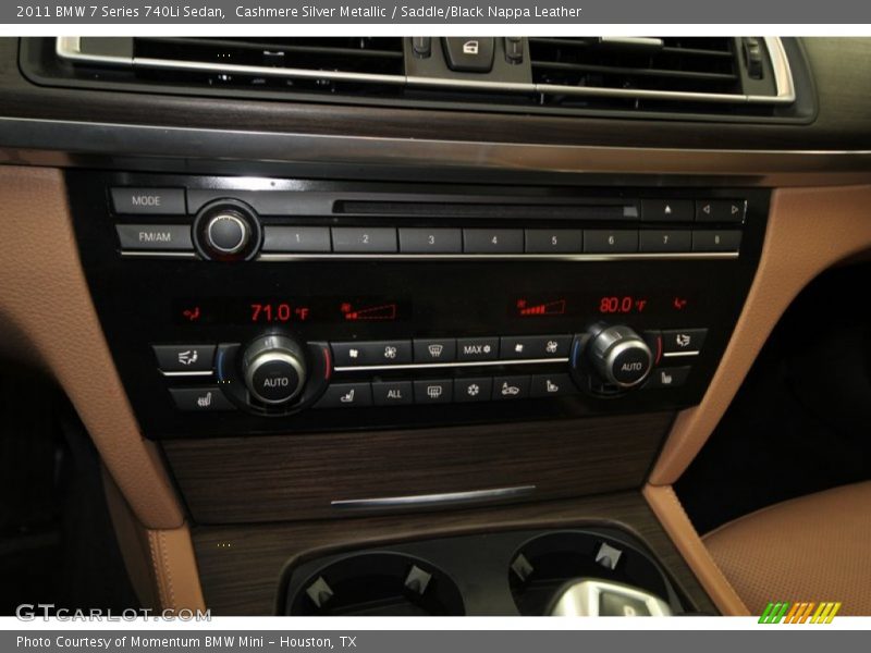 Controls of 2011 7 Series 740Li Sedan