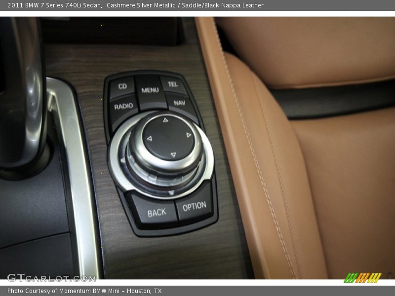 Controls of 2011 7 Series 740Li Sedan