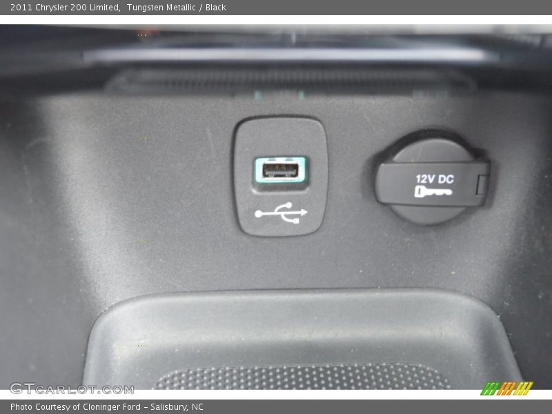 Tungsten Metallic / Black 2011 Chrysler 200 Limited