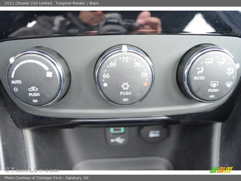 Tungsten Metallic / Black 2011 Chrysler 200 Limited