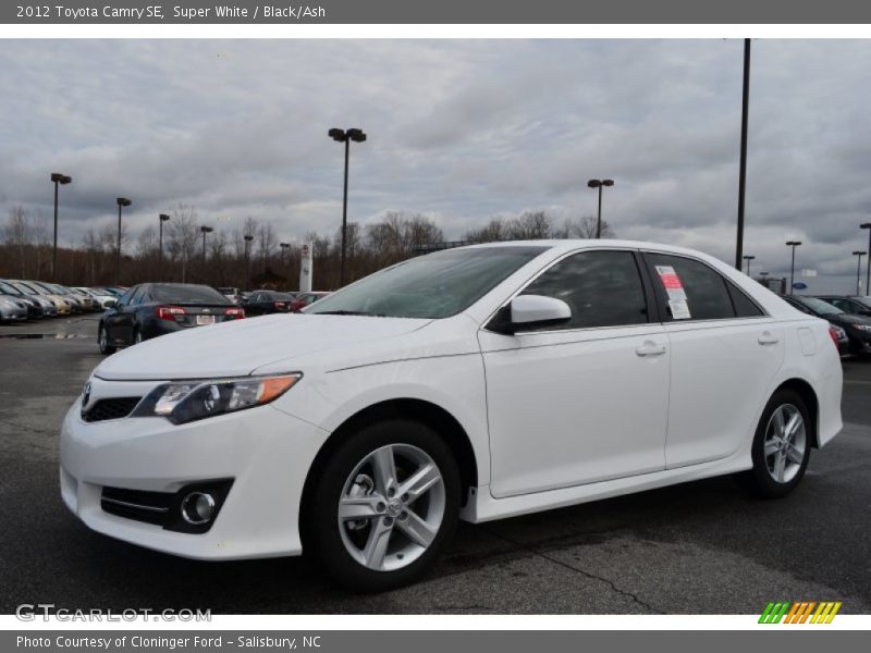 Super White / Black/Ash 2012 Toyota Camry SE