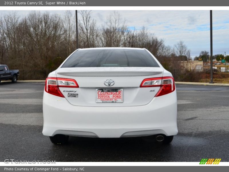 Super White / Black/Ash 2012 Toyota Camry SE