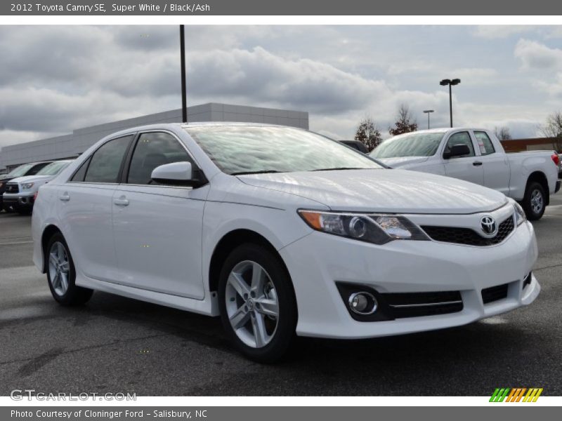 Super White / Black/Ash 2012 Toyota Camry SE