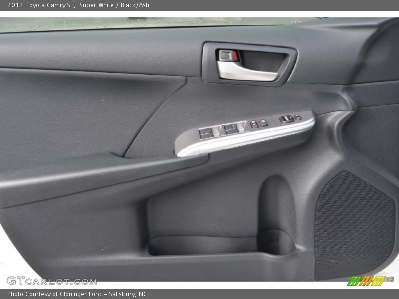 Super White / Black/Ash 2012 Toyota Camry SE