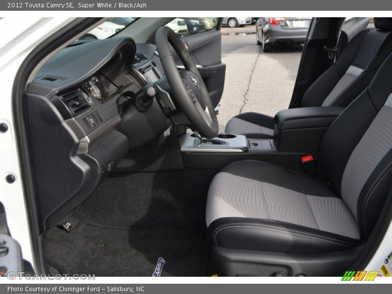 Super White / Black/Ash 2012 Toyota Camry SE