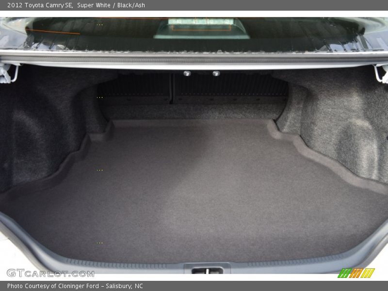Super White / Black/Ash 2012 Toyota Camry SE