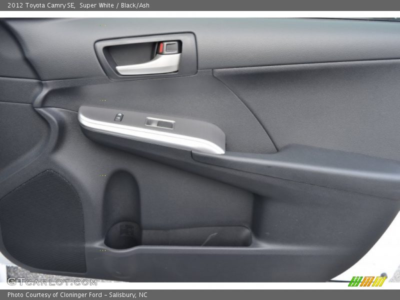 Super White / Black/Ash 2012 Toyota Camry SE