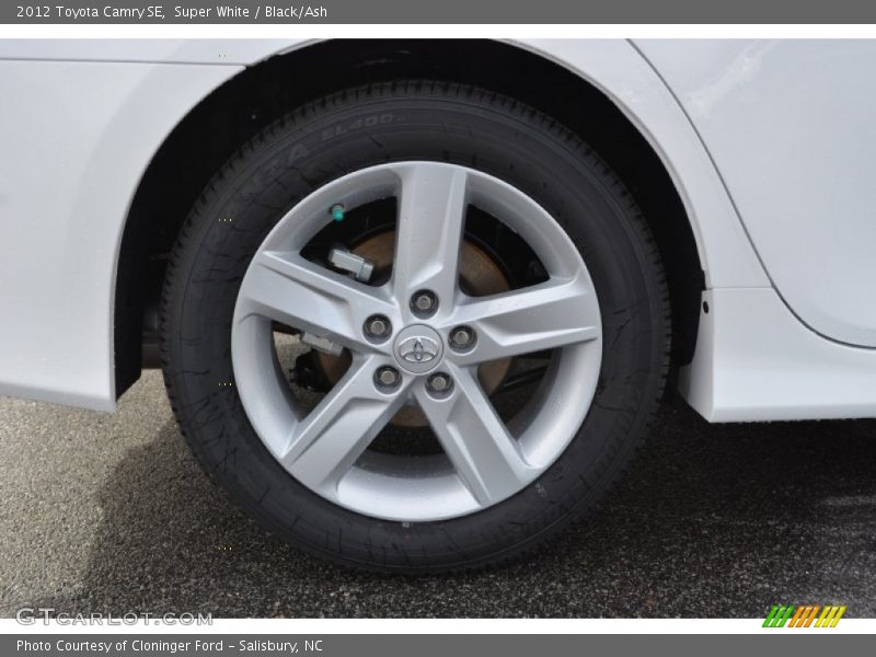 Super White / Black/Ash 2012 Toyota Camry SE