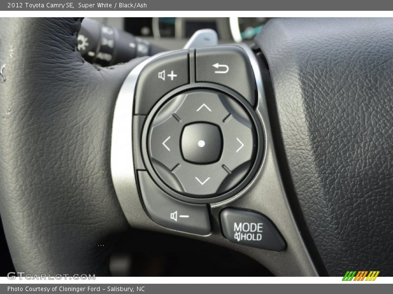 Super White / Black/Ash 2012 Toyota Camry SE
