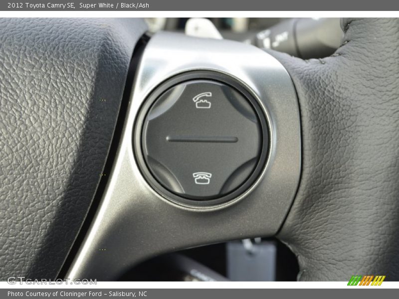 Super White / Black/Ash 2012 Toyota Camry SE