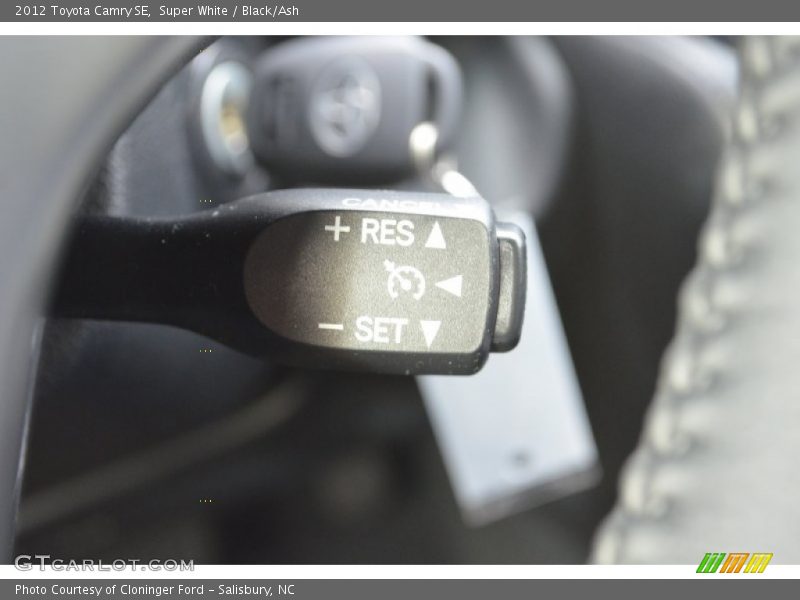 Super White / Black/Ash 2012 Toyota Camry SE