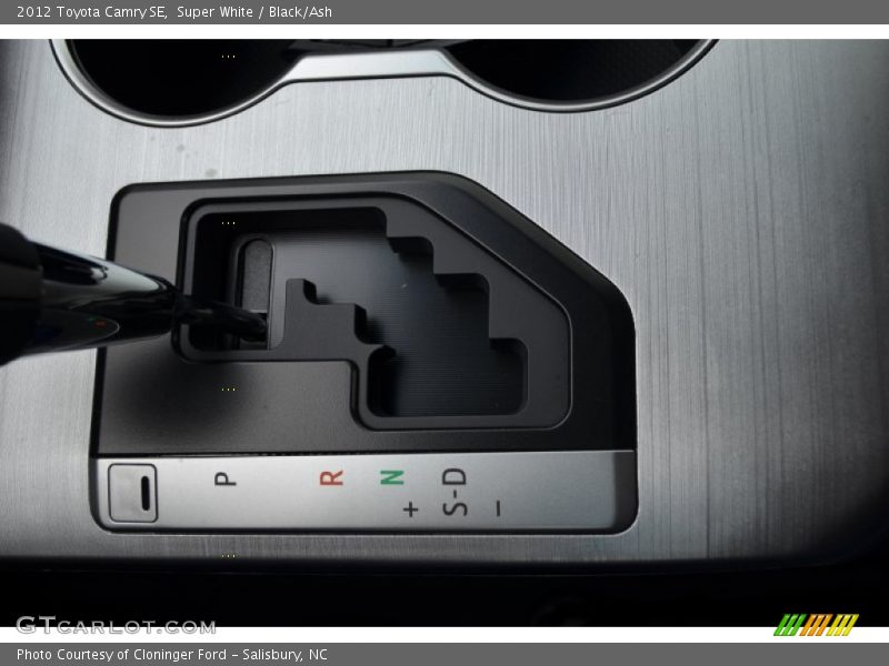 Super White / Black/Ash 2012 Toyota Camry SE