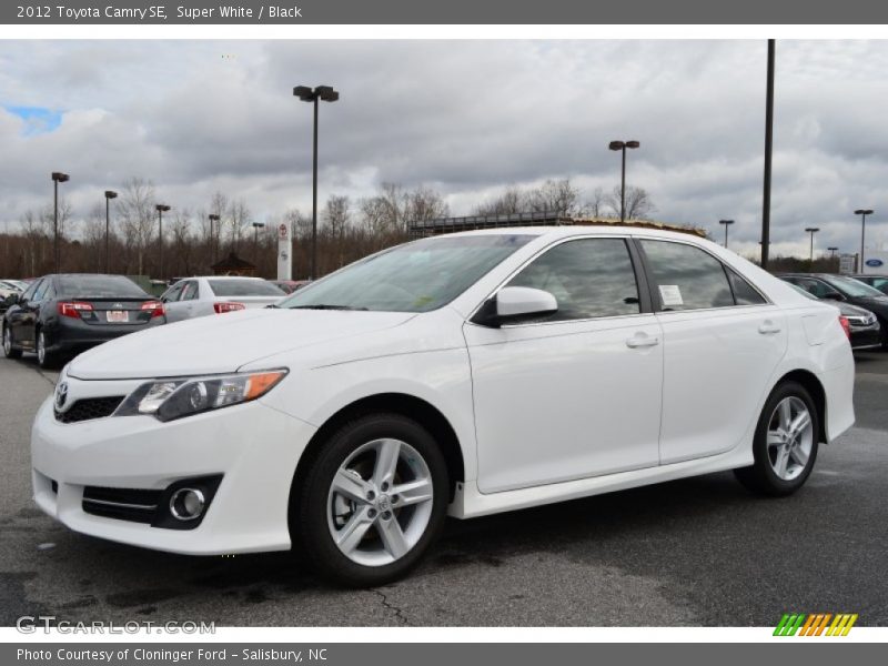 Super White / Black 2012 Toyota Camry SE