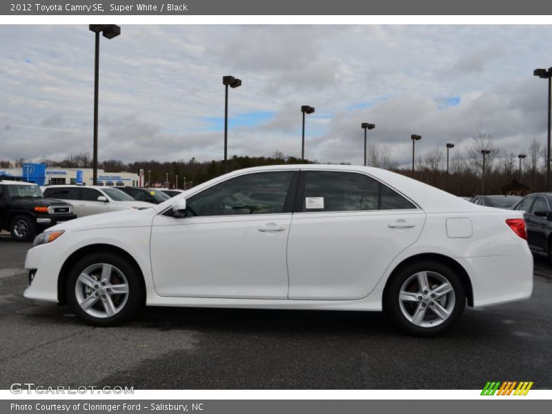 Super White / Black 2012 Toyota Camry SE