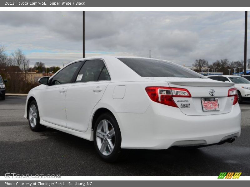 Super White / Black 2012 Toyota Camry SE