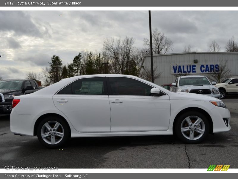 Super White / Black 2012 Toyota Camry SE