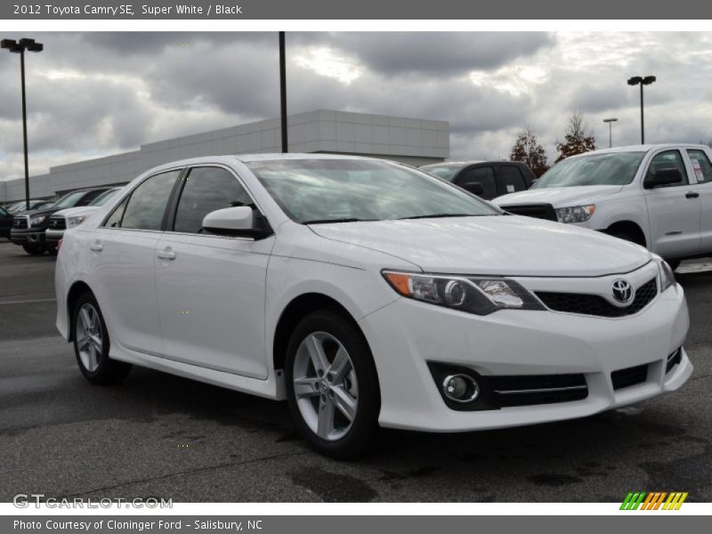 Super White / Black 2012 Toyota Camry SE