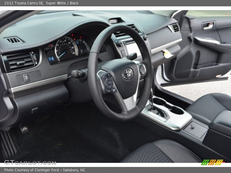 Super White / Black 2012 Toyota Camry SE