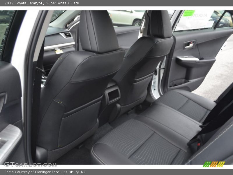 Super White / Black 2012 Toyota Camry SE