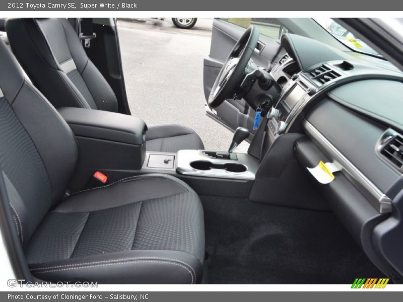 Super White / Black 2012 Toyota Camry SE