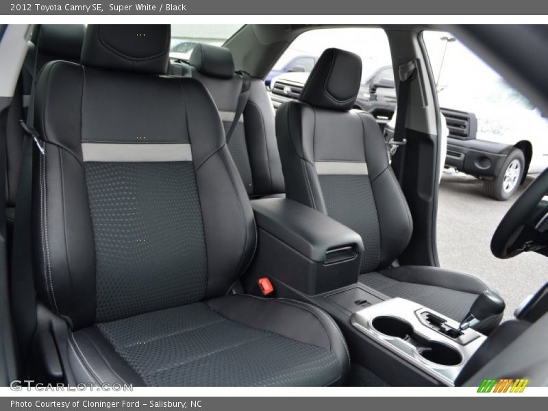 Super White / Black 2012 Toyota Camry SE