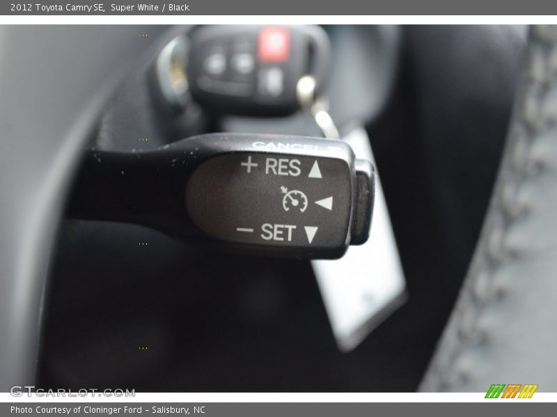 Super White / Black 2012 Toyota Camry SE