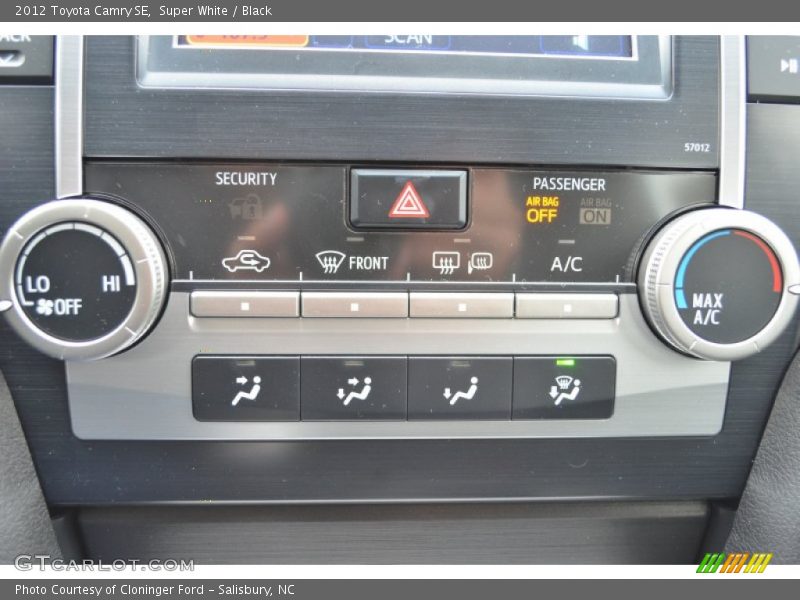 Super White / Black 2012 Toyota Camry SE