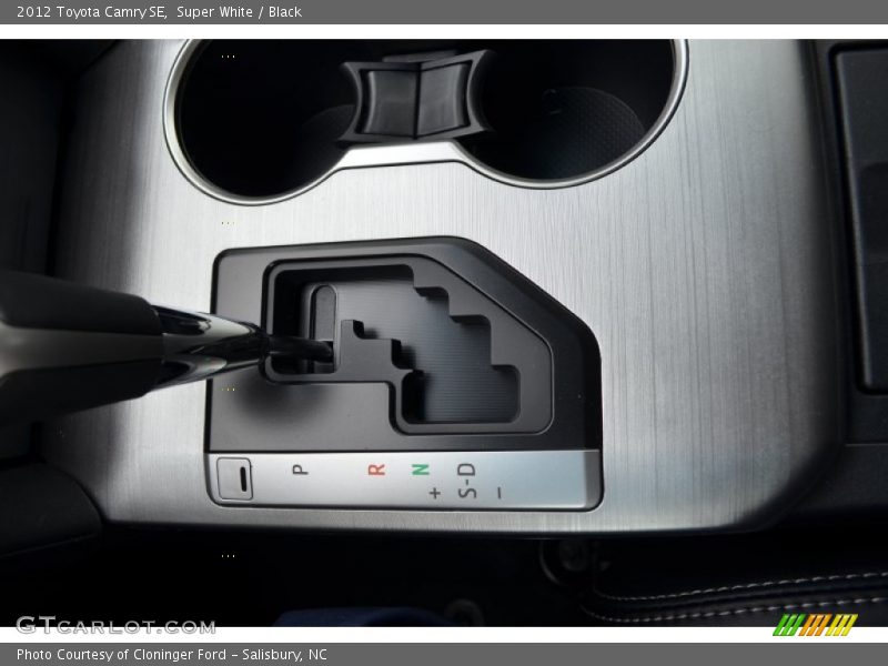 Super White / Black 2012 Toyota Camry SE