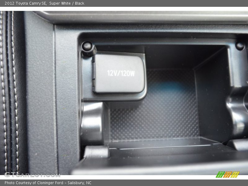 Super White / Black 2012 Toyota Camry SE