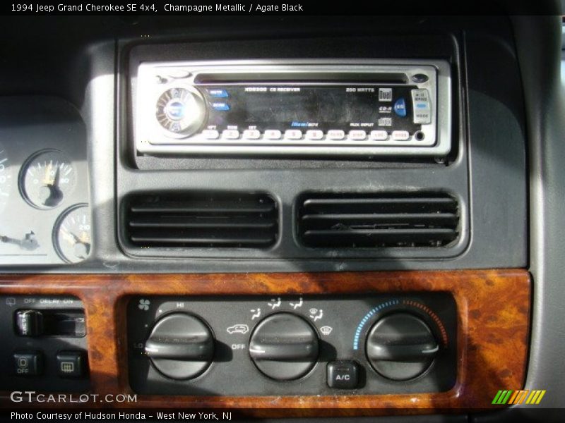 Champagne Metallic / Agate Black 1994 Jeep Grand Cherokee SE 4x4
