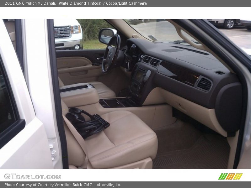 White Diamond Tintcoat / Cocoa/Light Cashmere 2011 GMC Yukon XL Denali