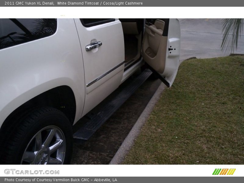 White Diamond Tintcoat / Cocoa/Light Cashmere 2011 GMC Yukon XL Denali