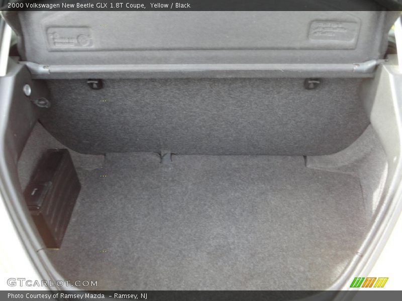 Yellow / Black 2000 Volkswagen New Beetle GLX 1.8T Coupe