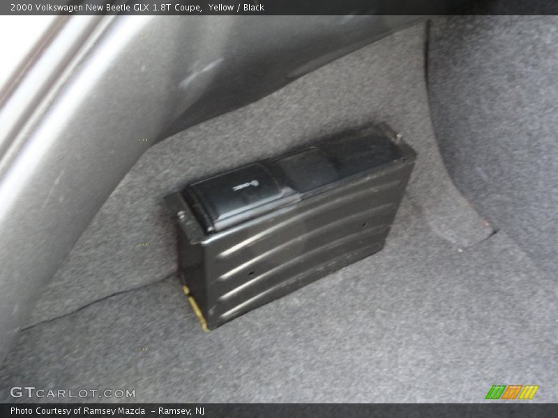 Yellow / Black 2000 Volkswagen New Beetle GLX 1.8T Coupe