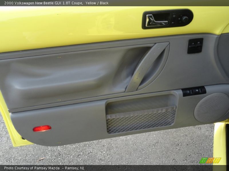 Yellow / Black 2000 Volkswagen New Beetle GLX 1.8T Coupe