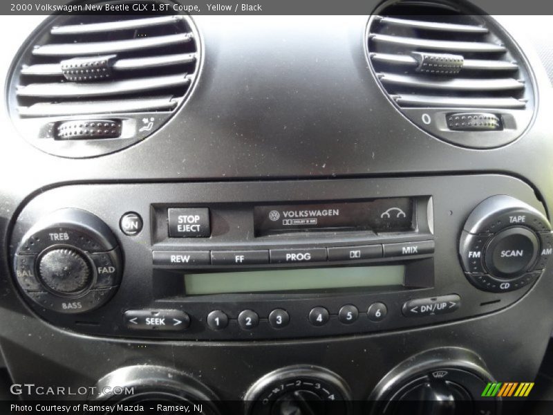 Yellow / Black 2000 Volkswagen New Beetle GLX 1.8T Coupe