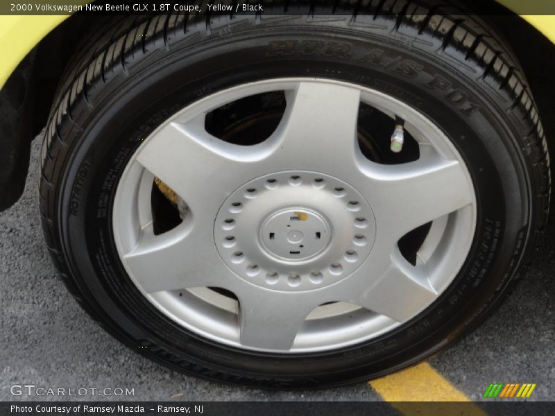 Yellow / Black 2000 Volkswagen New Beetle GLX 1.8T Coupe