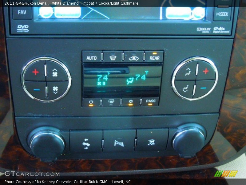 White Diamond Tintcoat / Cocoa/Light Cashmere 2011 GMC Yukon Denali