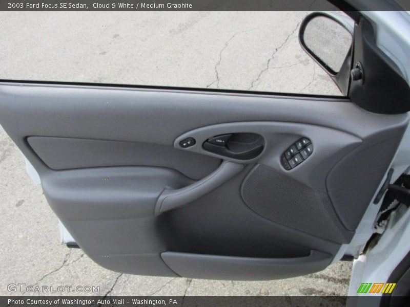 Cloud 9 White / Medium Graphite 2003 Ford Focus SE Sedan