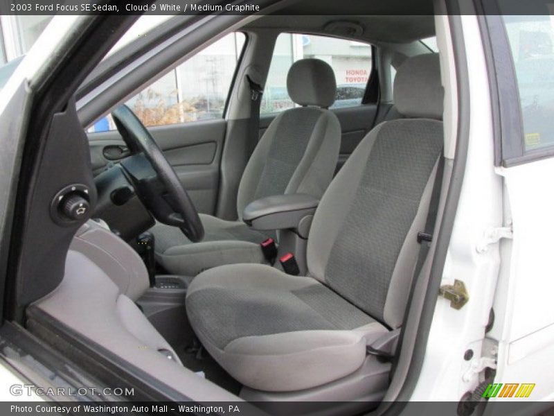 Cloud 9 White / Medium Graphite 2003 Ford Focus SE Sedan