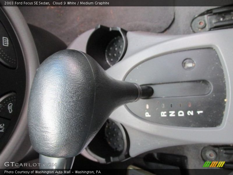 Cloud 9 White / Medium Graphite 2003 Ford Focus SE Sedan
