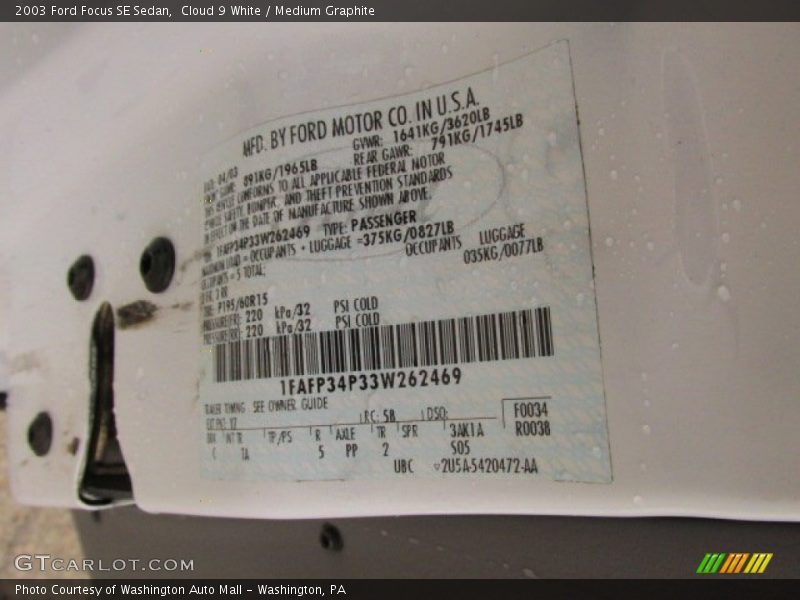 Cloud 9 White / Medium Graphite 2003 Ford Focus SE Sedan