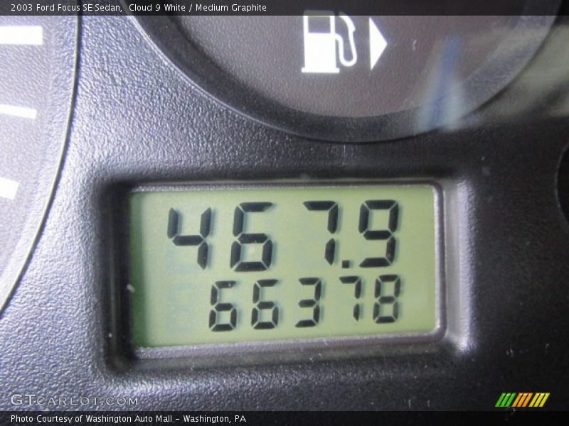 Cloud 9 White / Medium Graphite 2003 Ford Focus SE Sedan