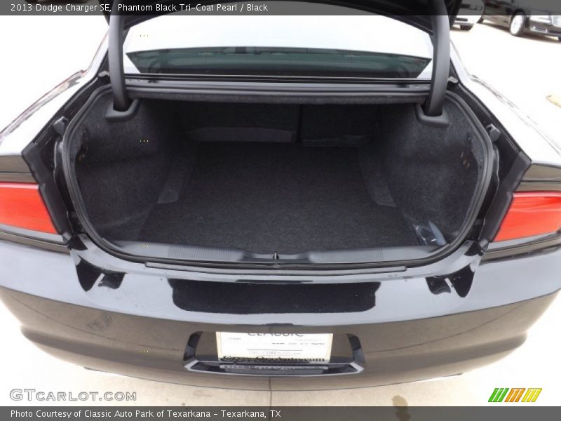 Phantom Black Tri-Coat Pearl / Black 2013 Dodge Charger SE
