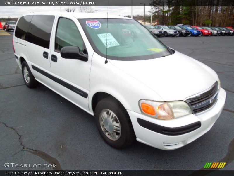 Front 3/4 View of 2005 Venture Plus