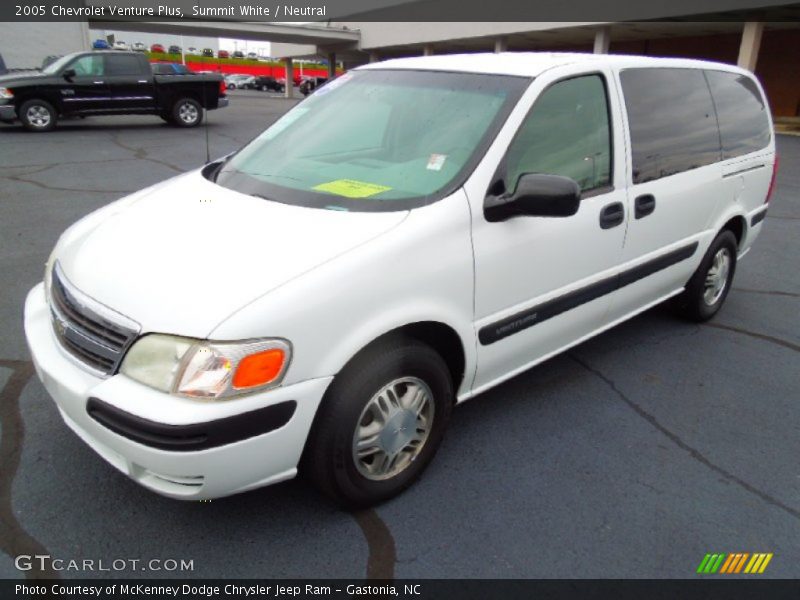 Front 3/4 View of 2005 Venture Plus